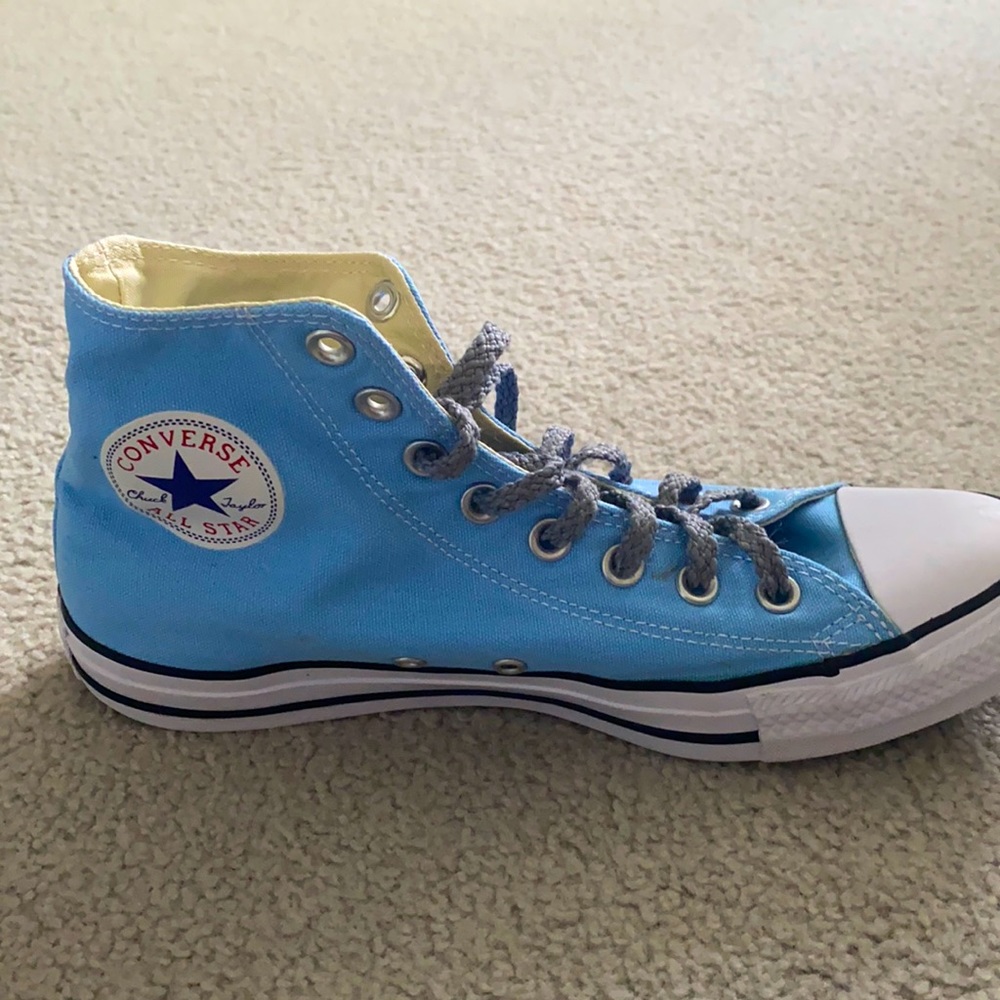 carolina blue size 10 high top all star converse.